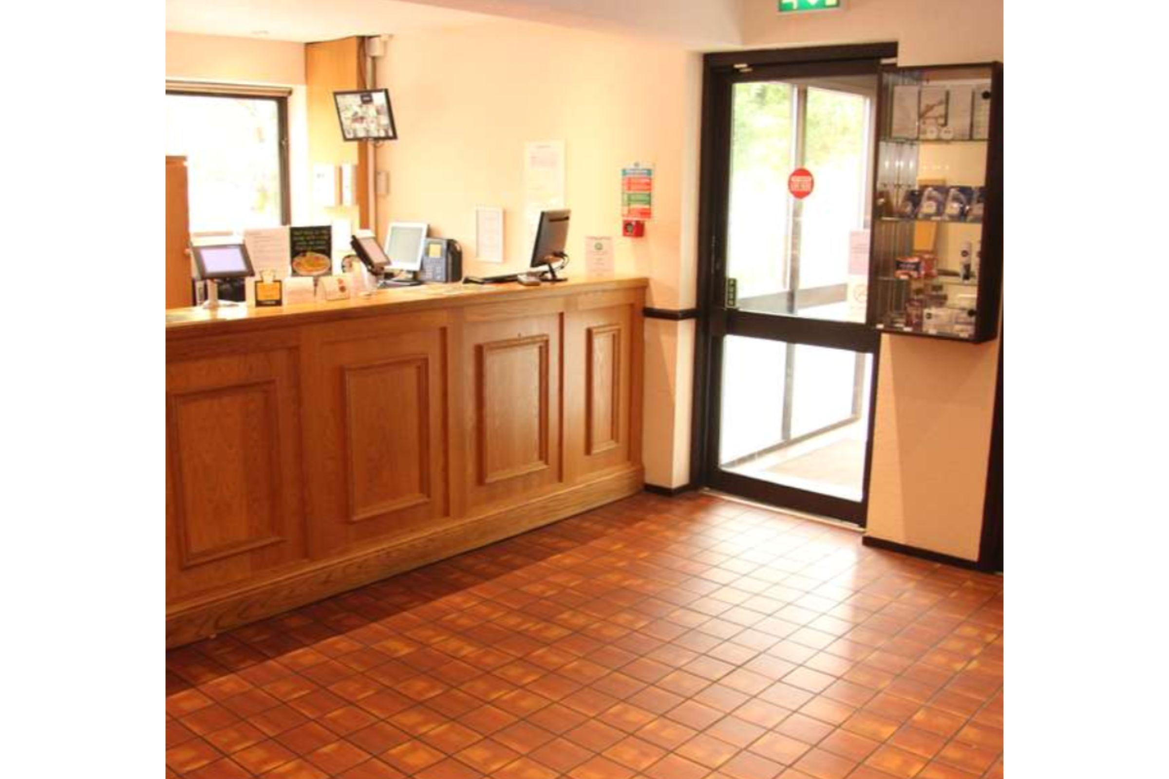 Campanile Milton Keynes - Fenny Stratford Hotel Exterior photo
