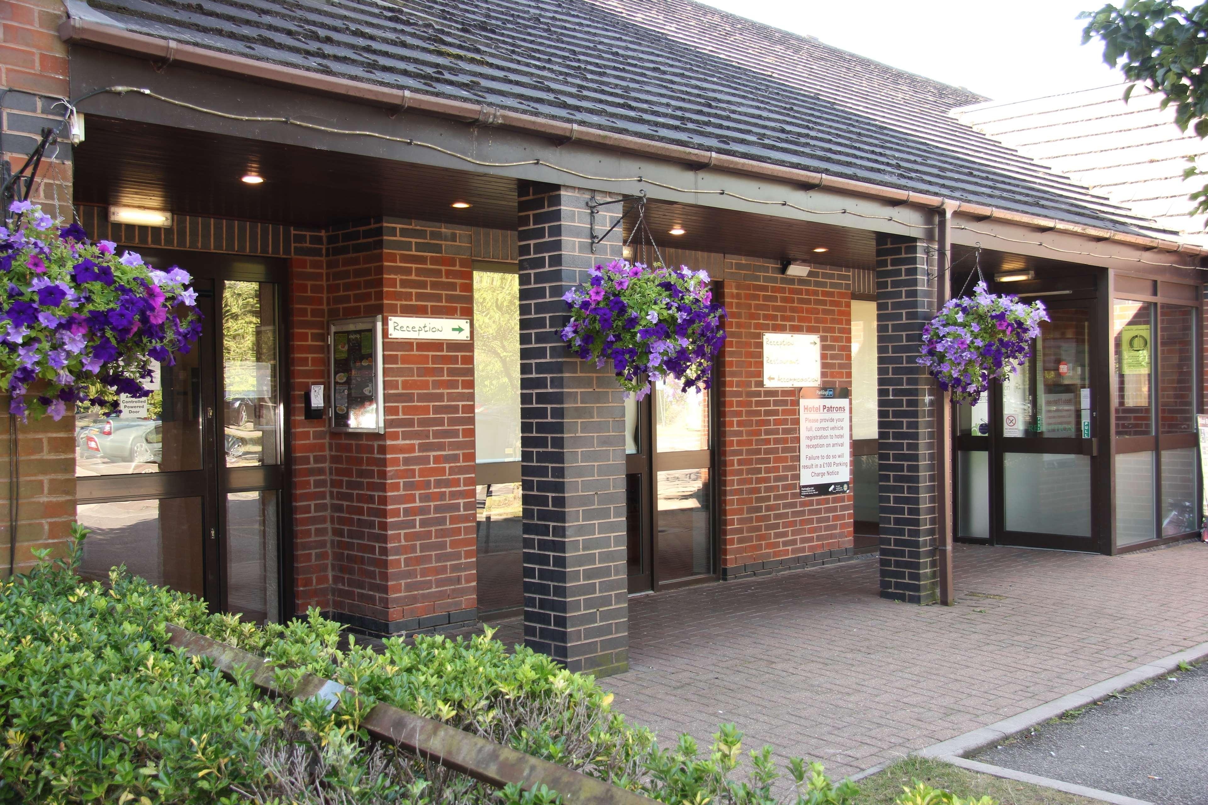 Campanile Milton Keynes - Fenny Stratford Hotel Exterior photo