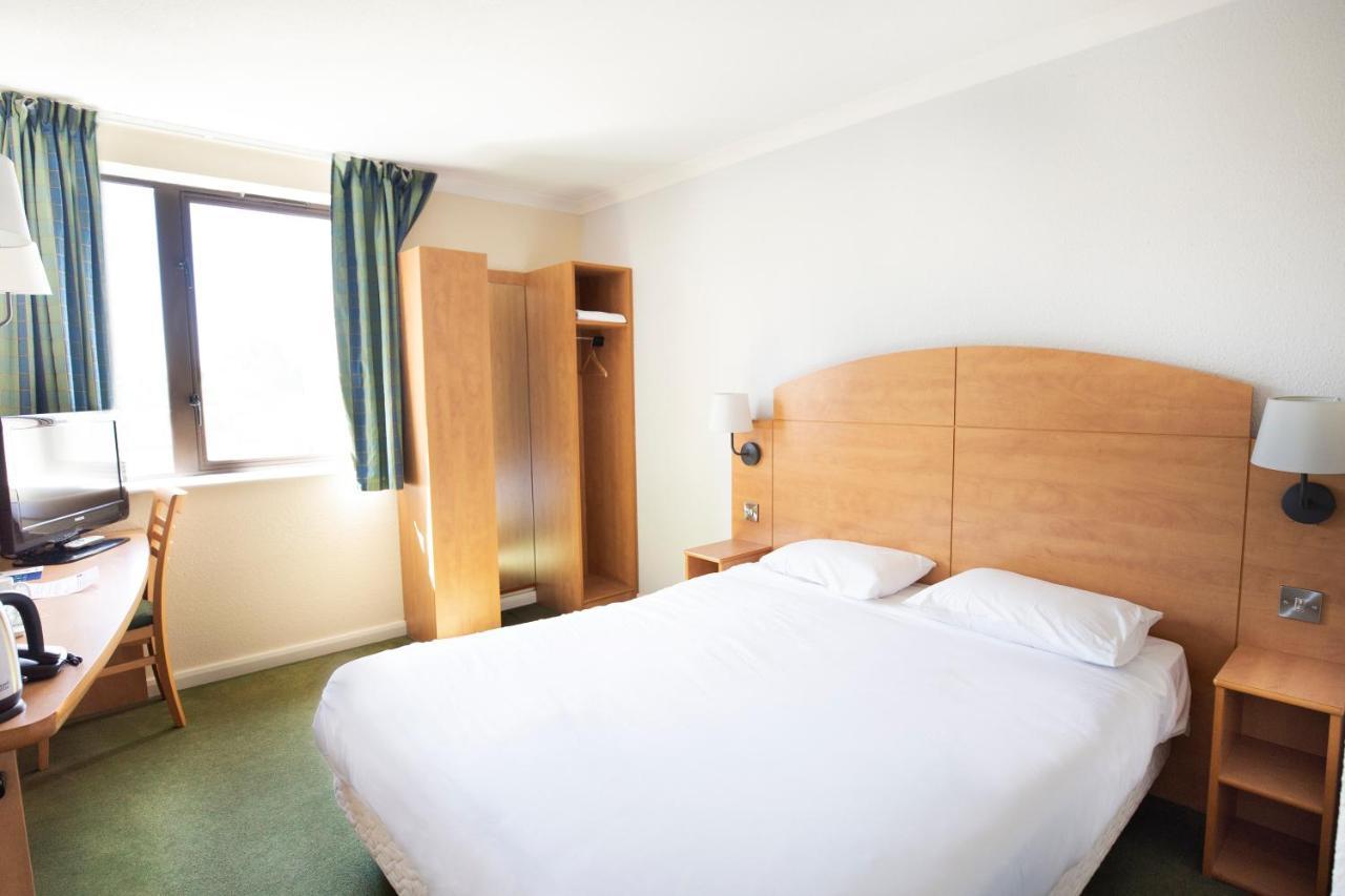 Campanile Milton Keynes - Fenny Stratford Hotel Exterior photo