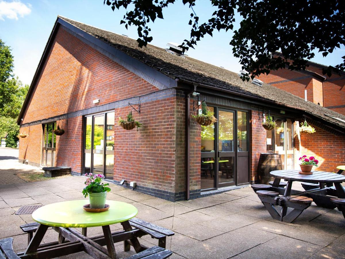 Campanile Milton Keynes - Fenny Stratford Hotel Exterior photo